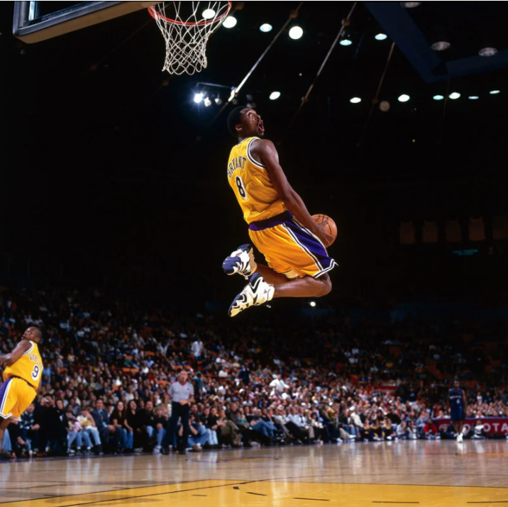 Kobe Bryant dunking